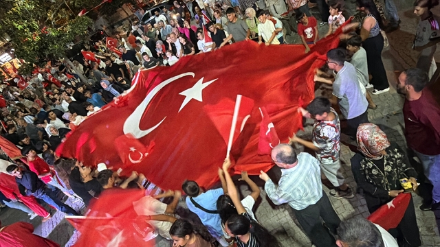 Edremit, 15 Temmuz'da tek yürek oldu