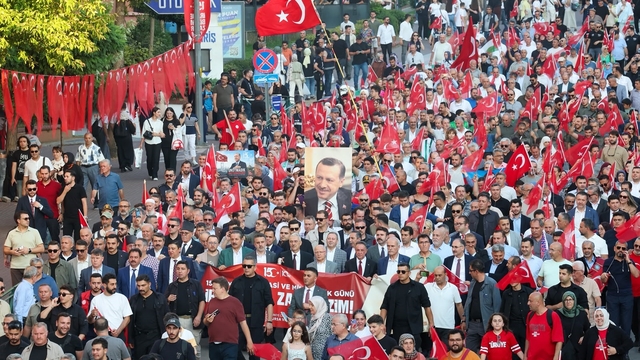 Bursa'da 'Demokrasi ve Bayrak Yürüyüşü'