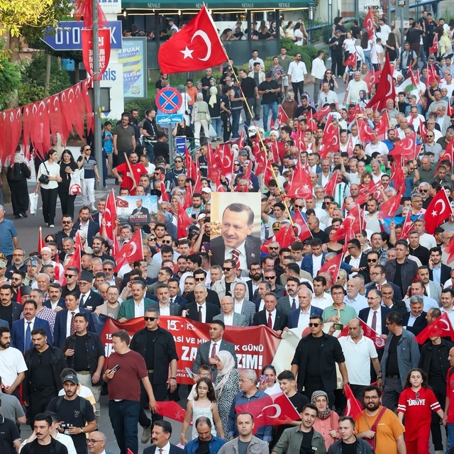 Bursa'da 'Demokrasi ve Bayrak Yürüyüşü'