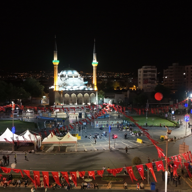 Kayseri'de 15 Temmuz'un yıl dönümünde camilerden sela yükseldi