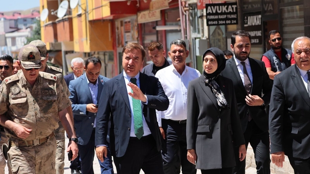 Vali Aydoğdu, Tercan'da vatandaşlar ve esnafla buluştu