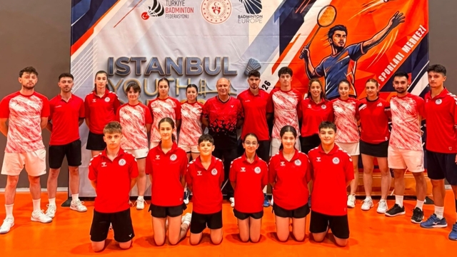 Badminton Süper Ligi'nin zirvesinde Erzincan ekipleri yer aldı
