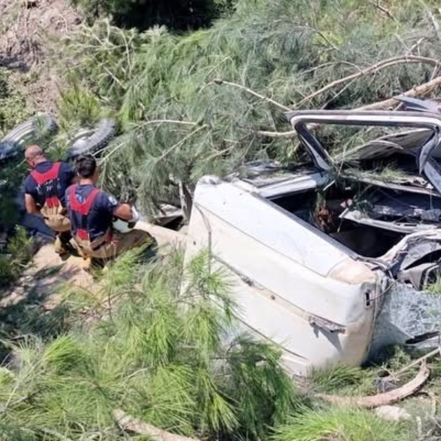 Antakya'da hurdaya dönen kamyonun sürücüsü yaralandı