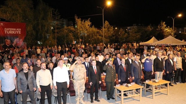 Oltulular 15 Temmuz demokrasi nöbetinde bir araya geldi