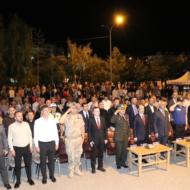 Oltulular 15 Temmuz demokrasi nöbetinde bir araya geldi