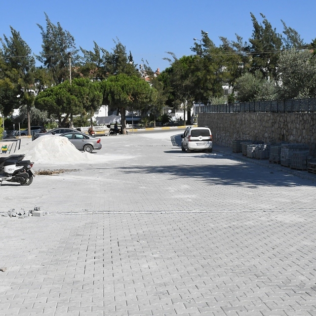 Kuşadası'nda alt ve üst yapı atağı sürüyor