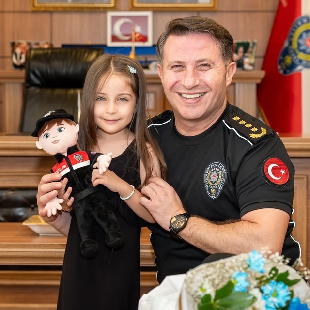 Gazi kızına yunus polis bebeği hediye edildi