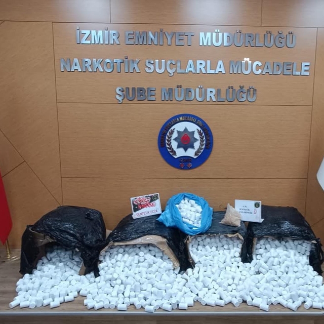 İzmir'de 196 bin 560 sentetik hap ele geçirildi, 3 tutuklama