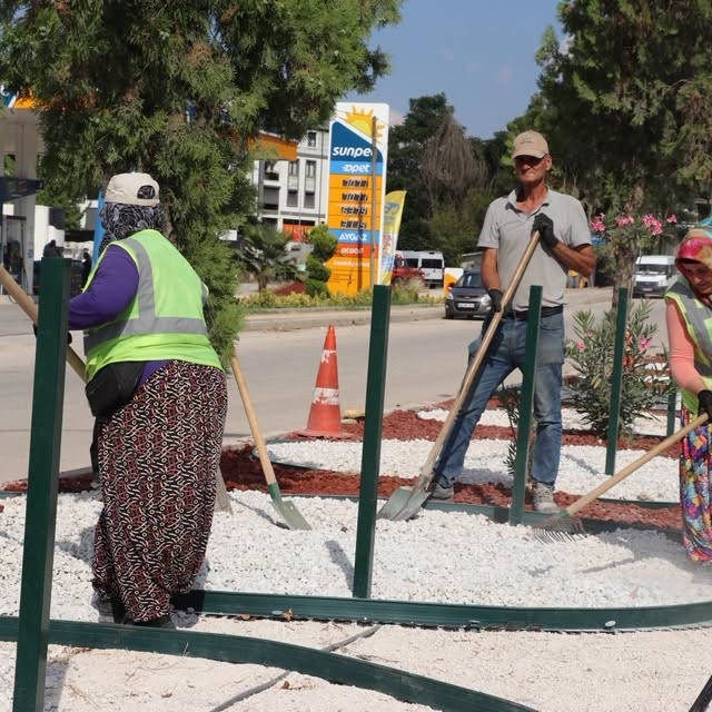 Yaya güvenliği için orta refüjlere demir çit