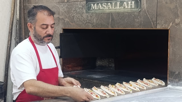 Kavurucu sıcakta ekmek mesaisi