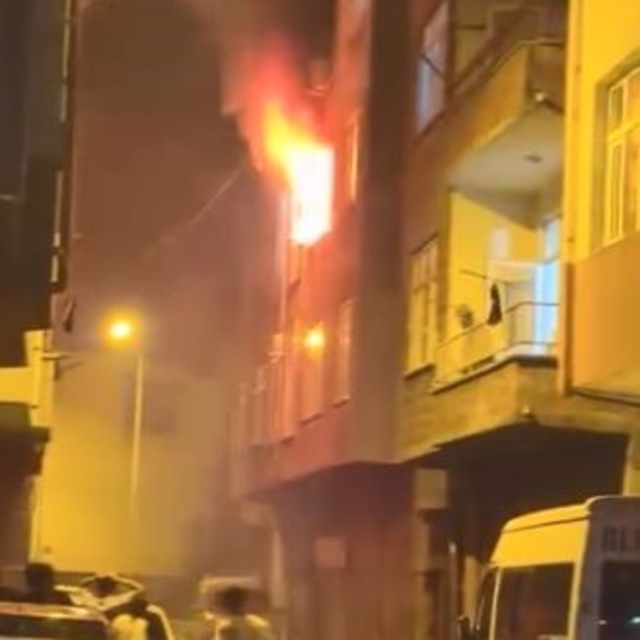 Artvin'in Hopa ilçesinde ev yangını