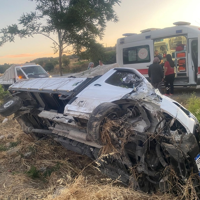Bigadiç'te kamyonet şarampole uçtu: 1 yaralı