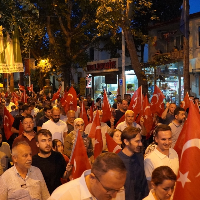 İznikliler meydana akın etti