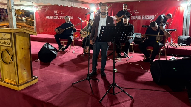 Ardahan'da 15 Temmuz Demokrasi ve Milli Birlik Günü'nde kahramanlık türküleri yankılandı
