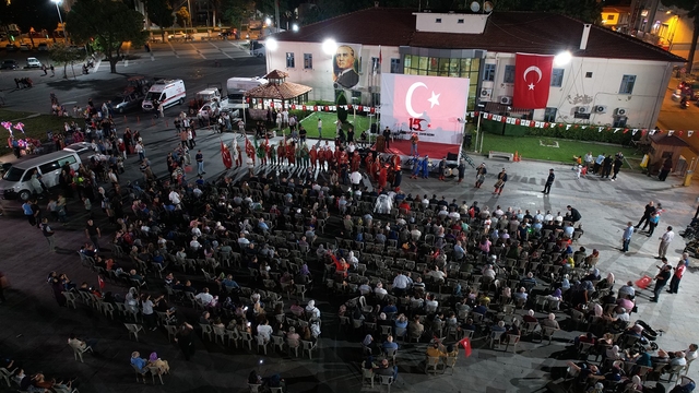 Manisa'da 15 Temmuz ruhu meydanlara taştı