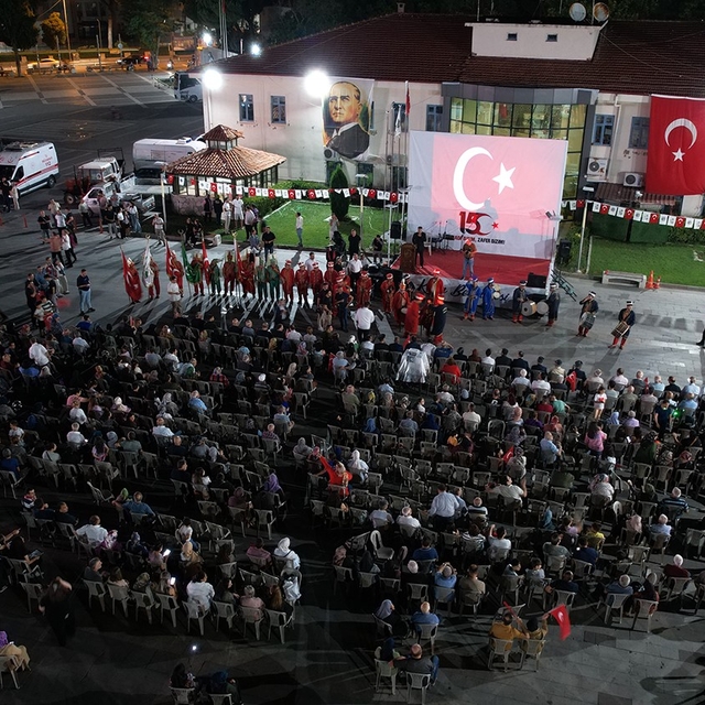 Manisa'da 15 Temmuz ruhu meydanlara taştı