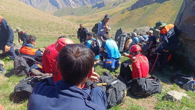 Cilo Sat Dağı'nda kayıp dağcı için arama çalışmaları 2'nci gününde