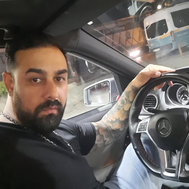 Otomobilde husumetlisi tarafından bıçaklanarak öldürüldü