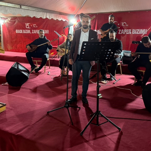 Ardahan'da 15 Temmuz Demokrasi ve Milli Birlik Günü'nde kahramanlık türküle...