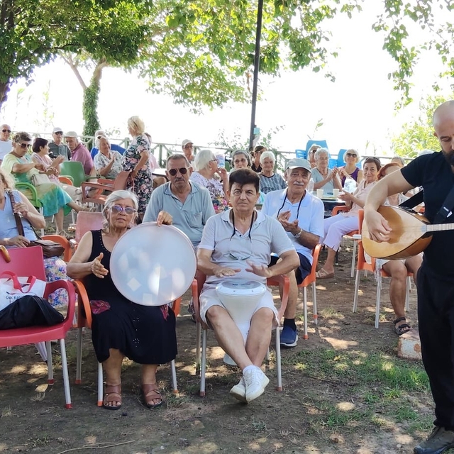 Muratpaşa'da yaşlılar türkülerle buluşuyor