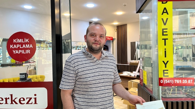 Dijital dönüşüm davetiye sektörünü olumsuz etkiledi
Eskişehir'de davetiye sektöründe faaliyet gösteren İlkay Ural:
"Basılı davetiyeler binlerden yüzlere düştü"