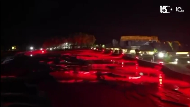 Pamukkale ve Hierapolis, 15 Temmuz hatırasına kırmızı ve beyaz renlere büründü