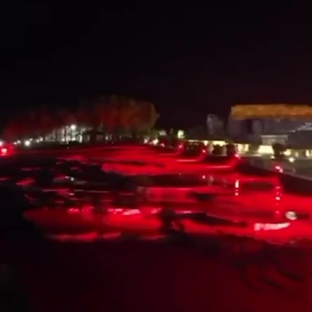 Pamukkale ve Hierapolis, 15 Temmuz hatırasına kırmızı ve beyaz renlere bürü...