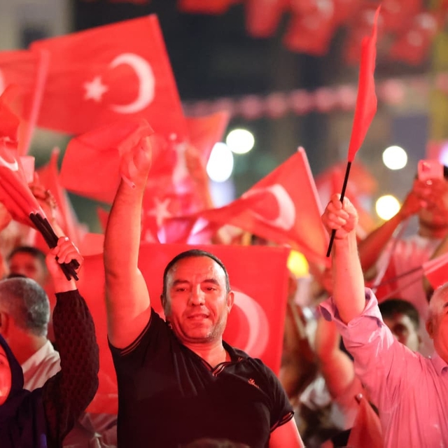 Şanlıurfa'da vatandaşlar meydanlara sığmadı