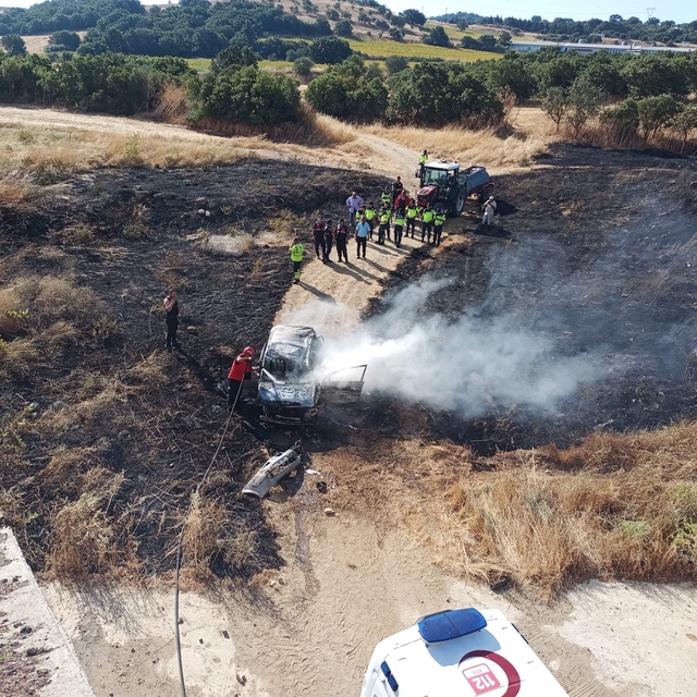 Balıkesir'de kaza yapan otomobil araziye uçtu: 4 yaralı
Araziye uçan araçta...