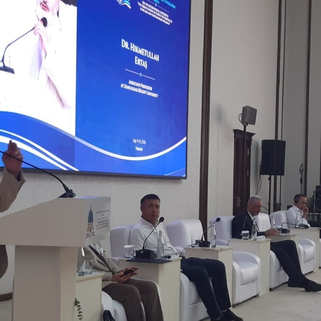 İlahiyat Fakültesi Dekan Yardımcısı Doç. Dr.  Ertaş, Uluslararası İslam Med...