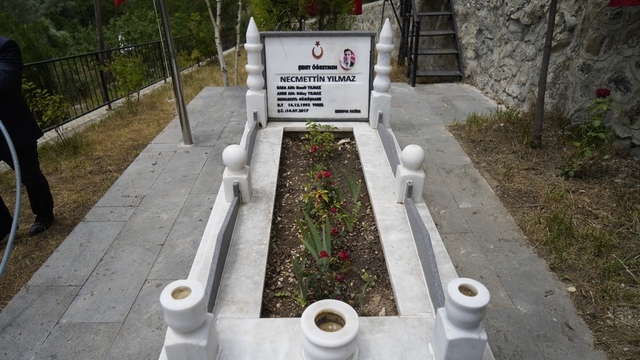 Şehit öğretmen Necmettin Yılmaz şehadetinin 9. yılında kabri başında anıldı