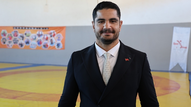 Taha Akgül'den Sivas'taki TOHM'a tam not