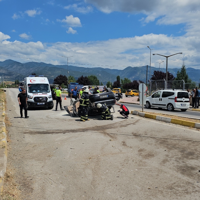 Tokat'ta otomobilin karşı yöne geçtiği kaza kamerada