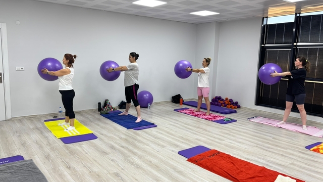 Turgutlu'da kadınlar spora ritmiyle güç katıyor