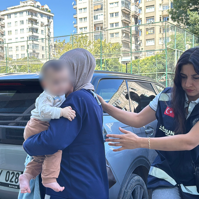 Kucağında bebeğiyle, çantasında 1 kilogram metamfetaminle yakalandı
