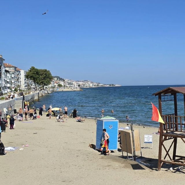 Denizde yüzüstü hareketsiz halde bulunan kişi, kaldırıldığı hastanede hayat...