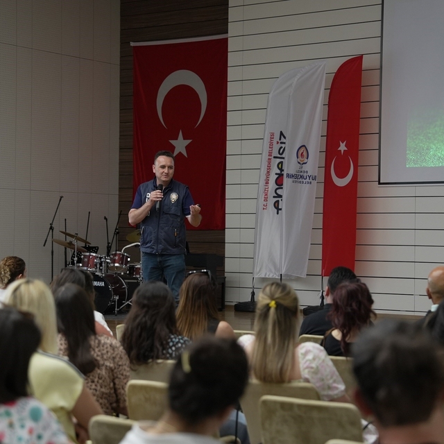 Denizli Büyükşehir personeli, bağımlılık ve siber suçlarla mücadele eğitimi...