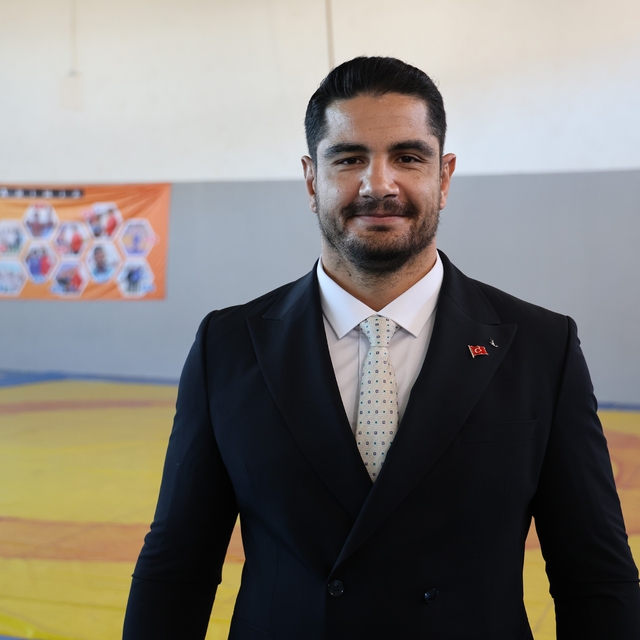 Taha Akgül'den Sivas'taki TOHM'a tam not