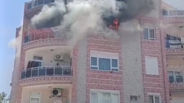Antalya'da dairede çıkan yangında 1'i bebek 5 kişi dumandan etkilendi