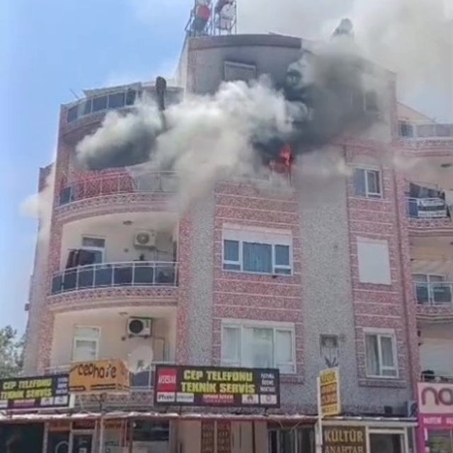 Antalya'da dairede çıkan yangında 1'i bebek 5 kişi dumandan etkilendi