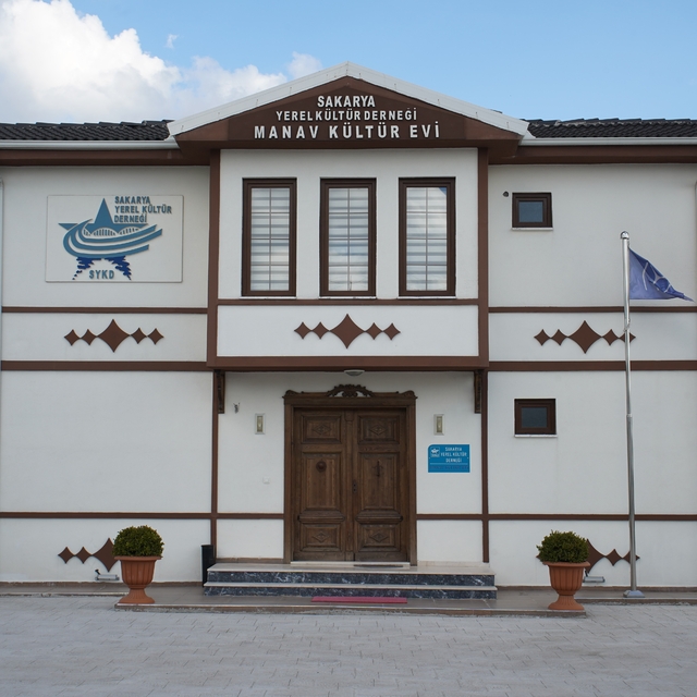 700 yıllık Manav Türkmen kültürü bu çatı altında yaşatılıyor
Otağ çadırında...