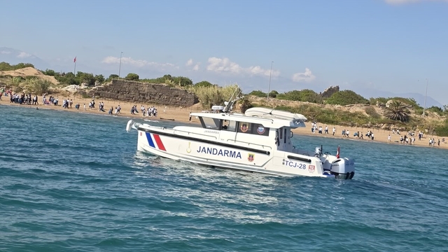 Antalya'da jandarmadan denizlerde denetim