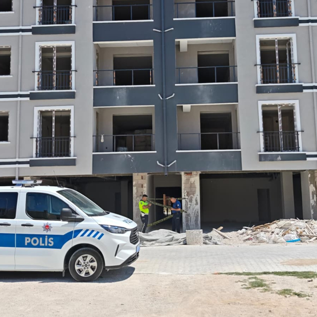 İnşaatın 1'inci katından düşen işçi öldü