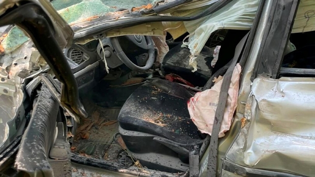 Ağaca çarpan otomobilin sürücüsü eski savcı öldü, eşi yaralandı