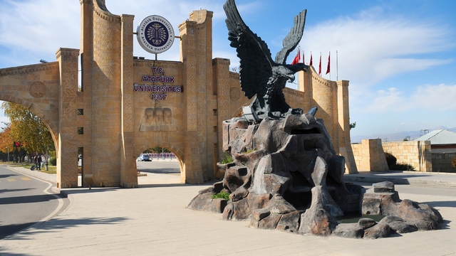 Atatürk Üniversitesi, bilimsel etkide Türkiye'nin zirvesinde