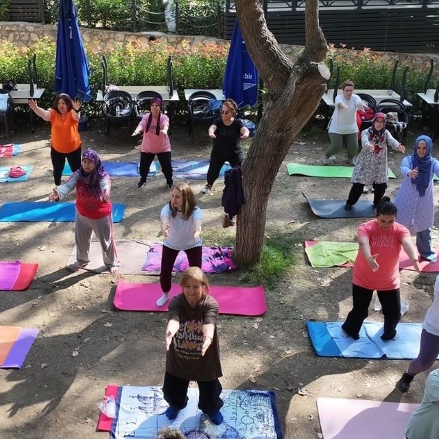 Efeler'de açık havada yoga zamanı
Başkan Yetişkin'den açık hava yoga daveti