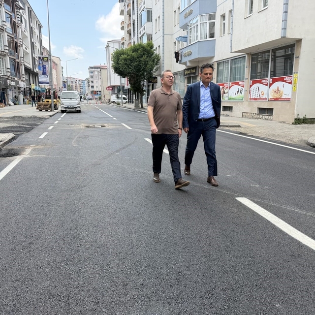 Vali Ziya Polat, Cumhuriyet Caddesi'ndeki yol çalışmalarını yerinde inceled...