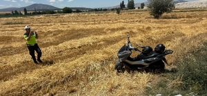 Motosikletin devrildiği kazada 2 kişi yaralandı
