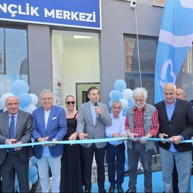 Bandırma'da gençlik merkezi hizmete açıldı