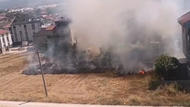 Anız yangınında 20 dönüm tarım arazisi zarar gördü